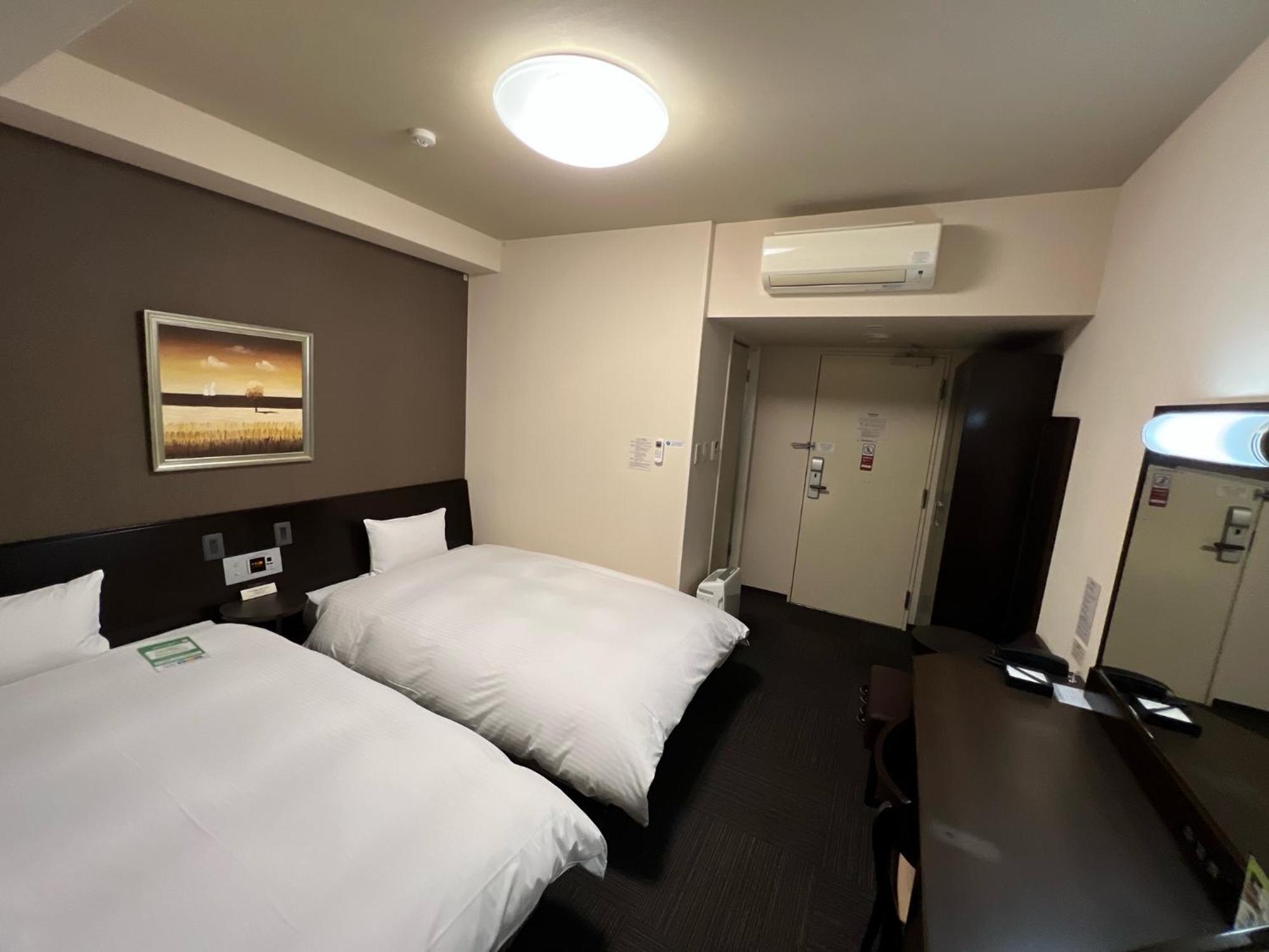 Hotel Route-Inn Uozu Екстериор снимка