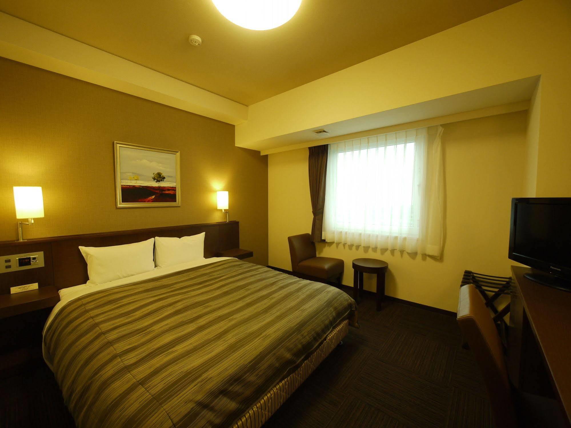 Hotel Route-Inn Uozu Екстериор снимка